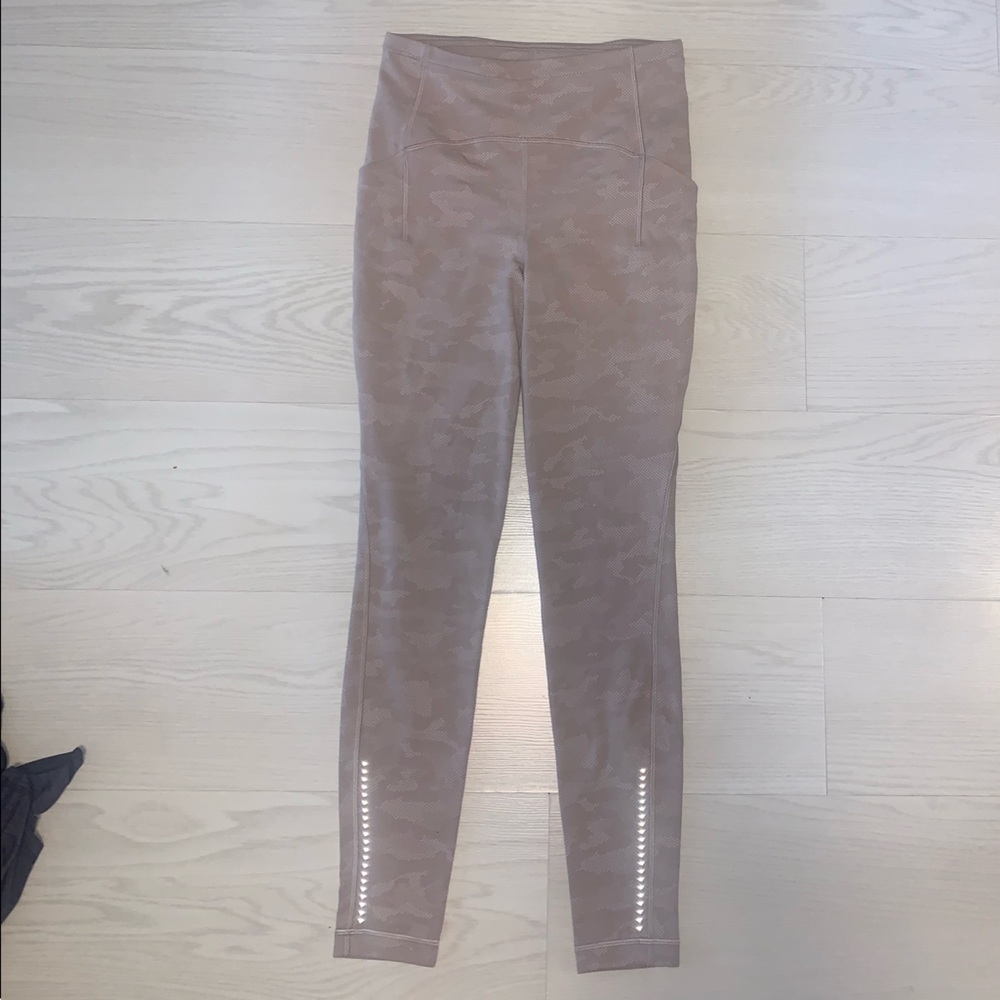 LULULEMON SIZE 6 ALIGNS